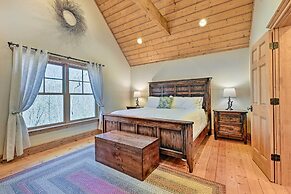 Hot Tub & Fire Pit: Getaway Near Nantahala Gorge!