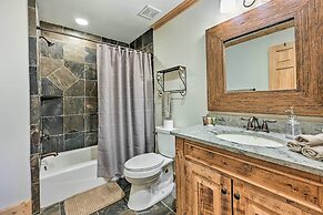 Hot Tub & Fire Pit: Getaway Near Nantahala Gorge!