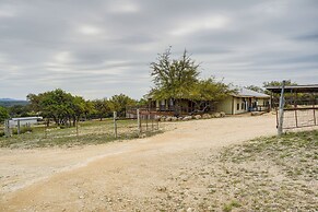 Cozy Medina Vacation Rental in Texas Hill Country