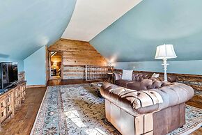 Historic Virginia Wine Country Villa w/ Pool, Yard