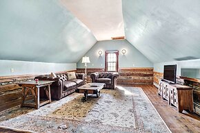 Historic Virginia Wine Country Villa w/ Pool, Yard