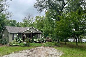 Fish, Hike & Hunt: Lakeside Newaygo Cottage