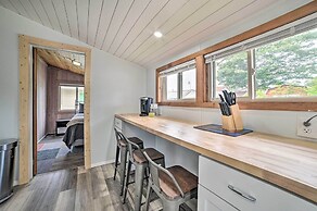 Cozy Prudenville Cabin: Walk to Houghton Lake