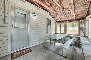 Cozy Prudenville Cabin: Walk to Houghton Lake