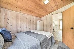 Cozy Prudenville Cabin: Walk to Houghton Lake