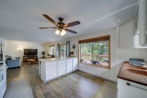 Cozy Worley Cabin w/ Lake Access + Gas Grill!