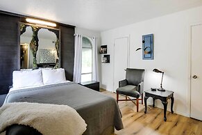 Walkable Dallas Vacation Rental w/ Community Pool!