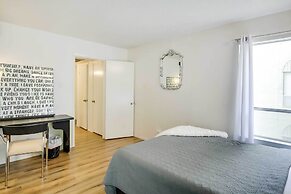 Walkable Dallas Vacation Rental w/ Community Pool!