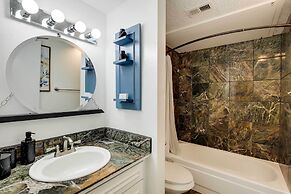 Walkable Dallas Vacation Rental w/ Community Pool!