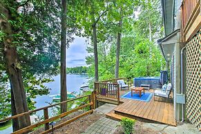 Lakefront Plymouth Cottage w/ Private Hot Tub