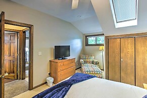 Lakefront Plymouth Cottage w/ Private Hot Tub