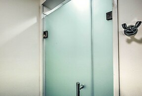 Lakefront Plymouth Cottage w/ Private Hot Tub