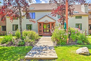 Comfortable Dover Apartment: Walk to Mt Snow!