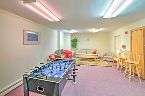 Comfortable Dover Apartment: Walk to Mt Snow!