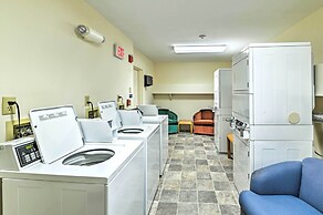 Comfortable Dover Apartment: Walk to Mt Snow!