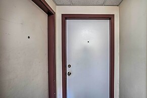 Comfortable Dover Apartment: Walk to Mt Snow!