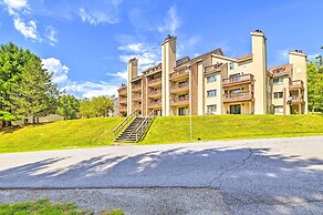 Comfortable Dover Apartment: Walk to Mt Snow!