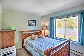 Comfortable Dover Apartment: Walk to Mt Snow!