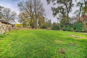 Fox River Grove Home: Pets Welcome!
