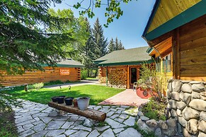 Life on Easy Street w/ Hot Tub: 7 Mi to Dwtn!