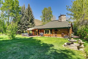 Life on Easy Street w/ Hot Tub: 7 Mi to Dwtn!