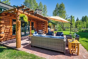 Life on Easy Street w/ Hot Tub: 7 Mi to Dwtn!