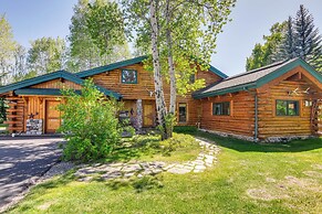 Life on Easy Street w/ Hot Tub: 7 Mi to Dwtn!