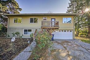 Lakefront Seattle Area House w/ Private Deck!