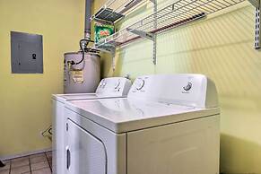 Long Beach Hideaway: Walk to Beach, Shops & Bars!