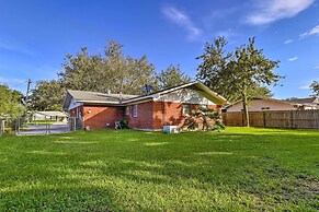 Long Beach Hideaway: Walk to Beach, Shops & Bars!