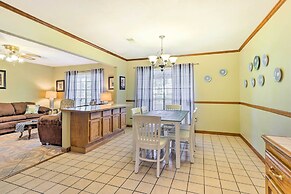 Long Beach Hideaway: Walk to Beach, Shops & Bars!