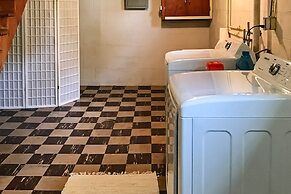 Williams Bay Retreat: Walk to Lake Geneva & Town!