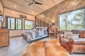 Luxe Creekside Cabin w/ Hot Tub & Fire Pit!