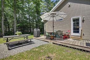 Maine Cottage w/ Dock & Kayaks, Near Augusta!