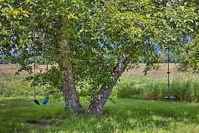 51 Mi to Mt Rainier: Mtn-view Escape on 8 Acres!