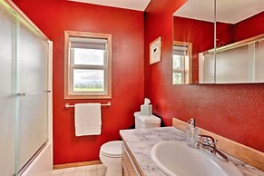 51 Mi to Mt Rainier: Mtn-view Escape on 8 Acres!