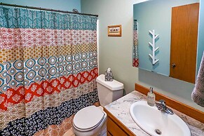 51 Mi to Mt Rainier: Mtn-view Escape on 8 Acres!