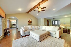 Peaceful Big Sandy Home w/ Deck on Kentucky Lake!
