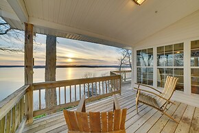 Peaceful Big Sandy Home w/ Deck on Kentucky Lake!