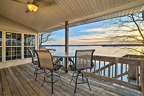 Peaceful Big Sandy Home w/ Deck on Kentucky Lake!