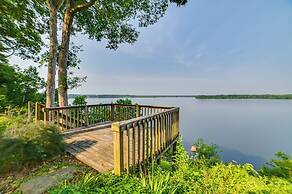 Peaceful Big Sandy Home w/ Deck on Kentucky Lake!