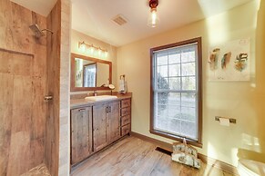 Peaceful Big Sandy Home w/ Deck on Kentucky Lake!