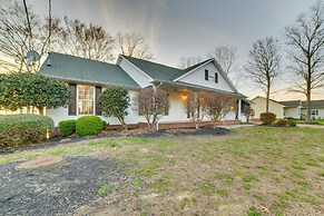 Peaceful Big Sandy Home w/ Deck on Kentucky Lake!