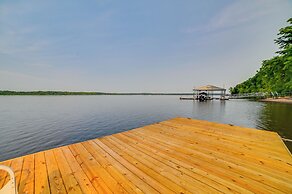 Peaceful Big Sandy Home w/ Deck on Kentucky Lake!