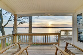 Peaceful Big Sandy Home w/ Deck on Kentucky Lake!