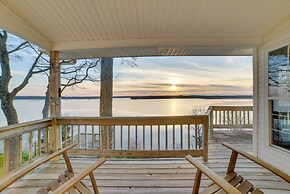 Peaceful Big Sandy Home w/ Deck on Kentucky Lake!