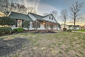 Peaceful Big Sandy Home w/ Deck on Kentucky Lake!
