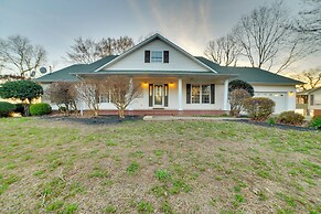 Peaceful Big Sandy Home w/ Deck on Kentucky Lake!