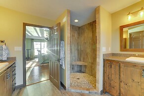 Peaceful Big Sandy Home w/ Deck on Kentucky Lake!
