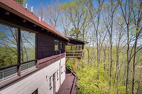 'ledge Lodge' Burkesville Getaway: Pool & Views!